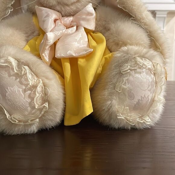 R. Dakin Rabbit Hare in Yellow Sun Dress, Straw Hat and Bow Excellent Condition - Picture 10 of 12